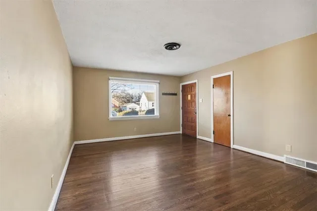 $134,000 | 2319 South Cedar Avenue, Independence, MO 64052