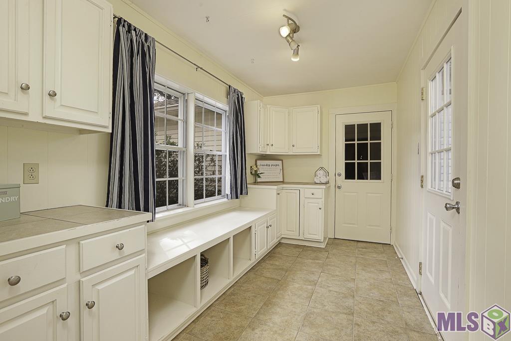 465 Albert Hart Drive Baton Rouge, LA 70808 - Photo 31 of 37 Mudroom off the garage