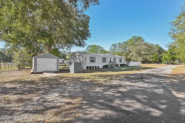 a view of a yard with a house