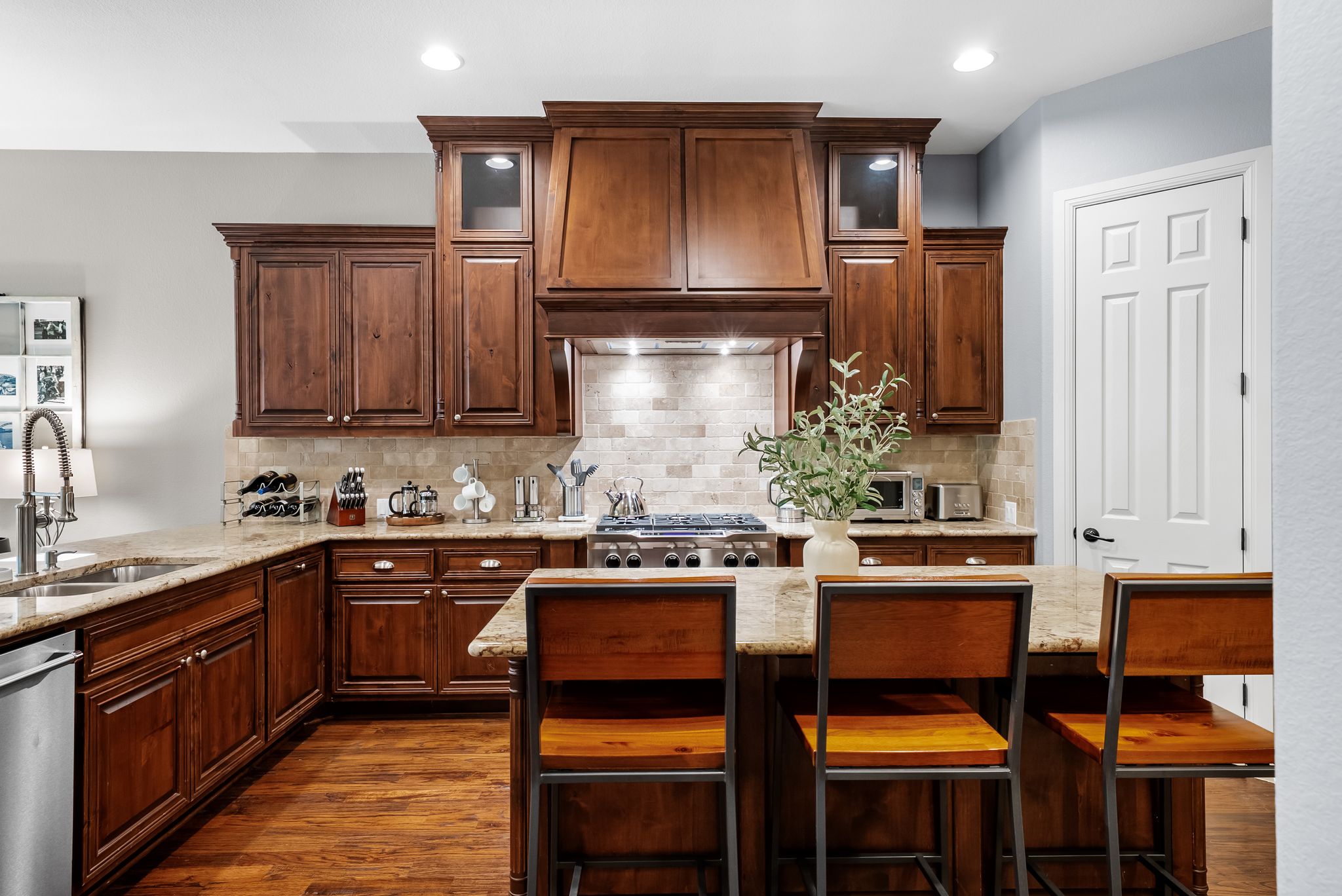 208 SANTALUZ Lane Austin, TX 78732 - Photo 10 of 40