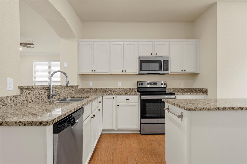 10249 Biltmore Drive Waco, TX 76708 - Photo 8 of 32