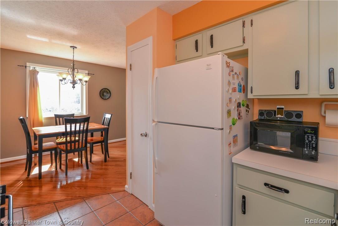 27216 Spaulding Road New Hudson, MI 48165 - Photo 9 of 38 AUG_74.jpg