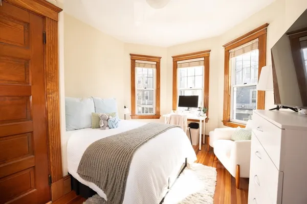 $5,960 | 10 Ticknor Street, Unit 2, Boston, MA 02127