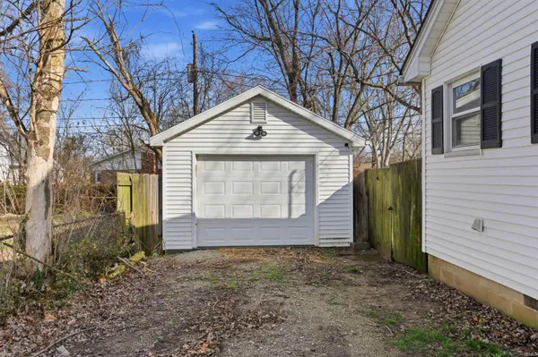 $150,000 | 2550 East Riverside Drive, Evansville, IN 47714