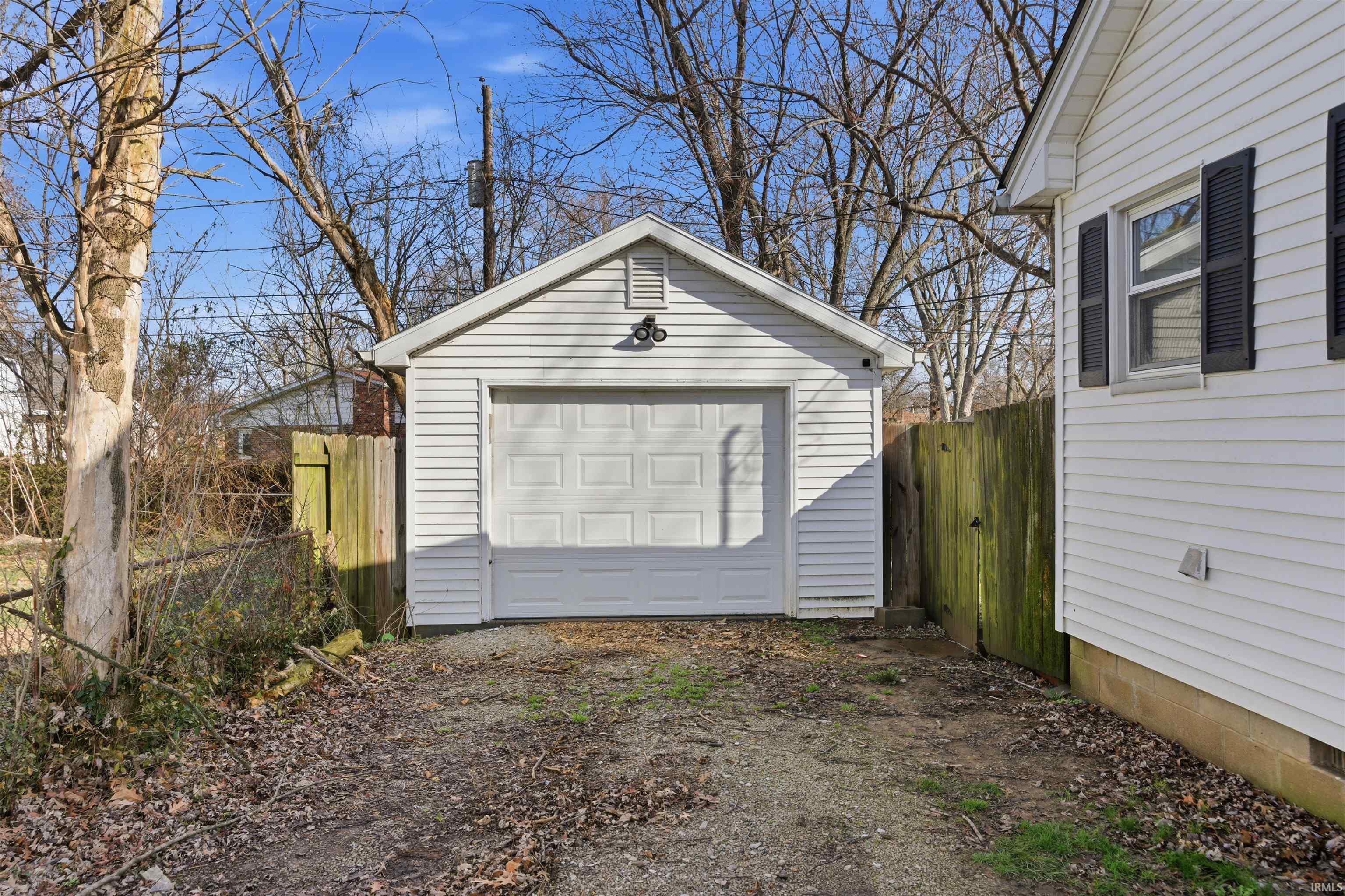 2550 East Riverside Drive Evansville, IN 47714 - Photo 2 of 17