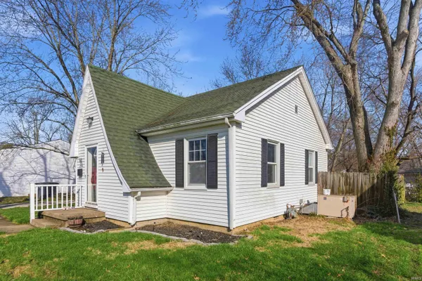 $150,000 | 2550 East Riverside Drive, Evansville, IN 47714