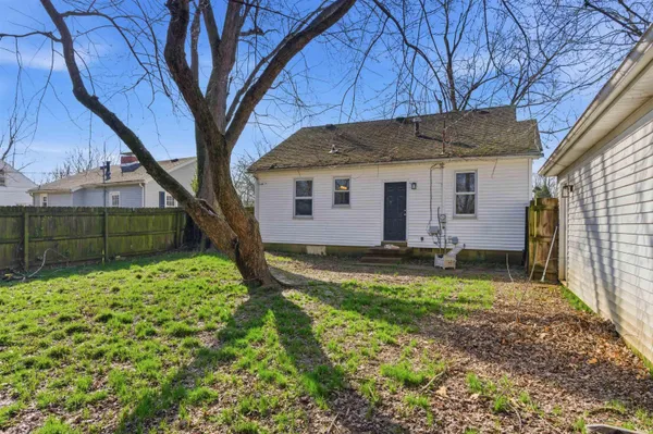 $150,000 | 2550 East Riverside Drive, Evansville, IN 47714