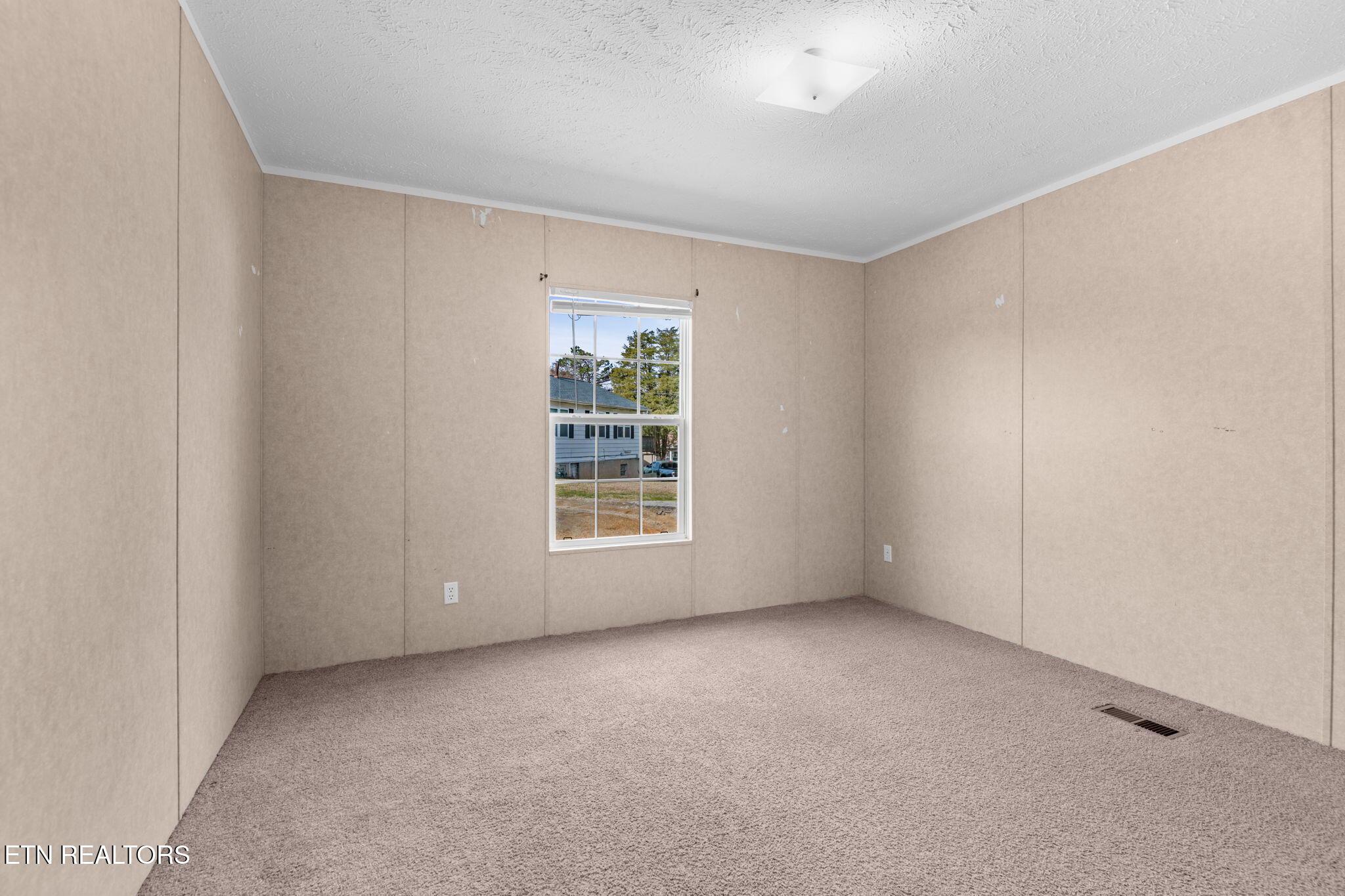 296 South Illinois Avenue Oak Ridge, TN 37830 - Photo 23 of 27 23-web-or-mls-296 N Illinois-9276