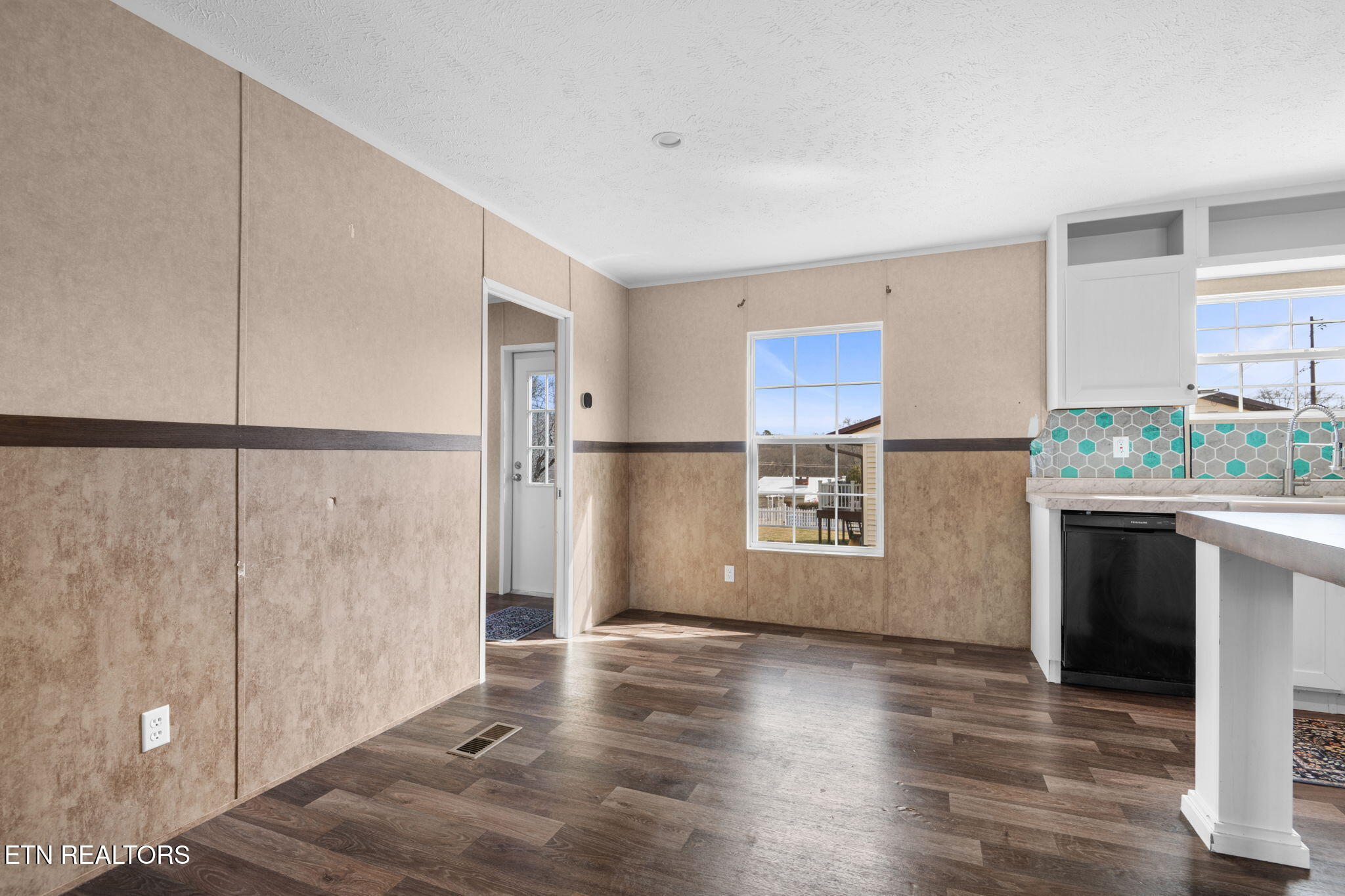 296 South Illinois Avenue Oak Ridge, TN 37830 - Photo 10 of 27 27-web-or-mls-296 N Illinois-9296