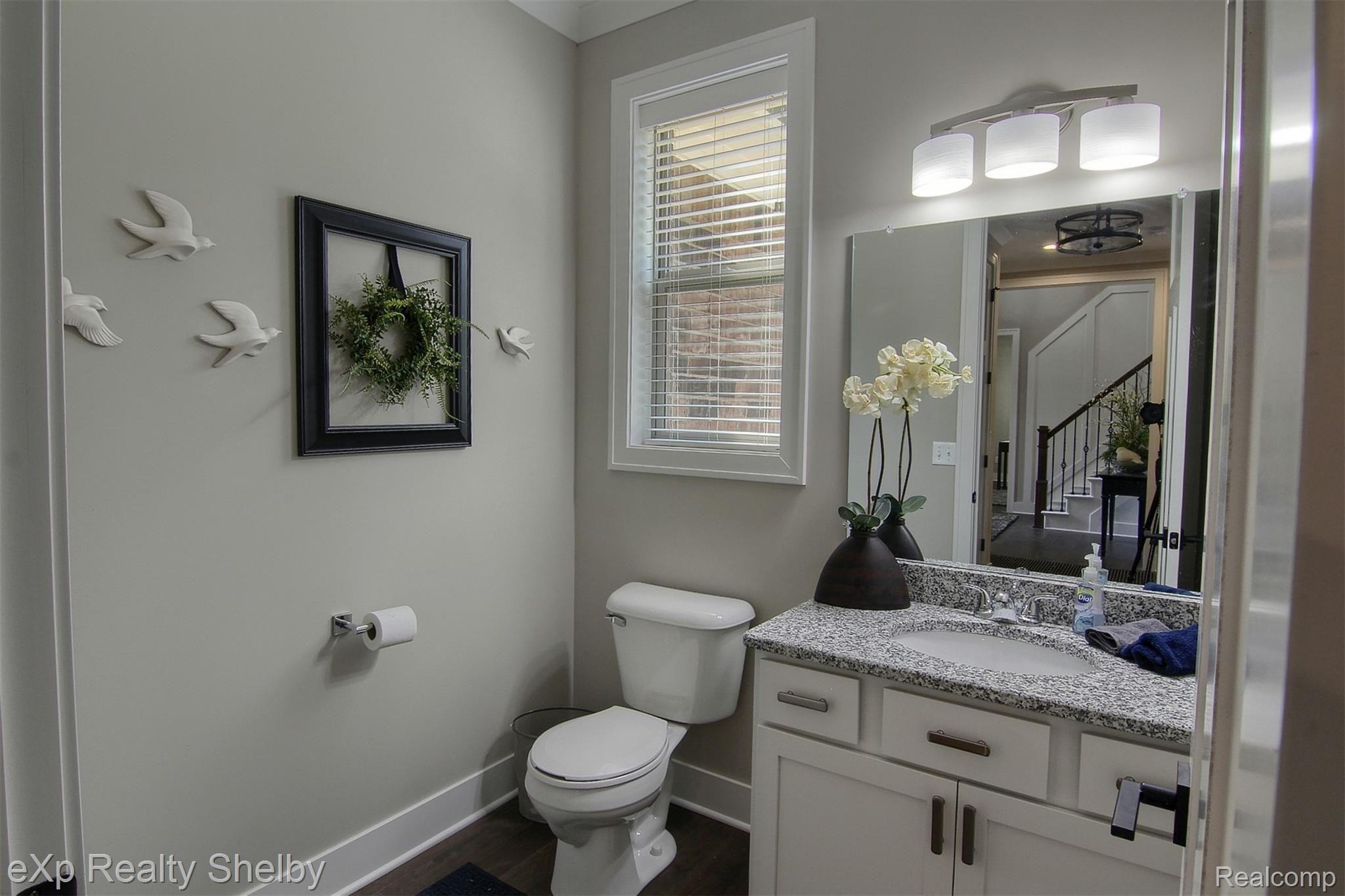 11223 Chicago Road Warren, MI 48093 - Photo 15 of 37 15-Half Bath.jpg