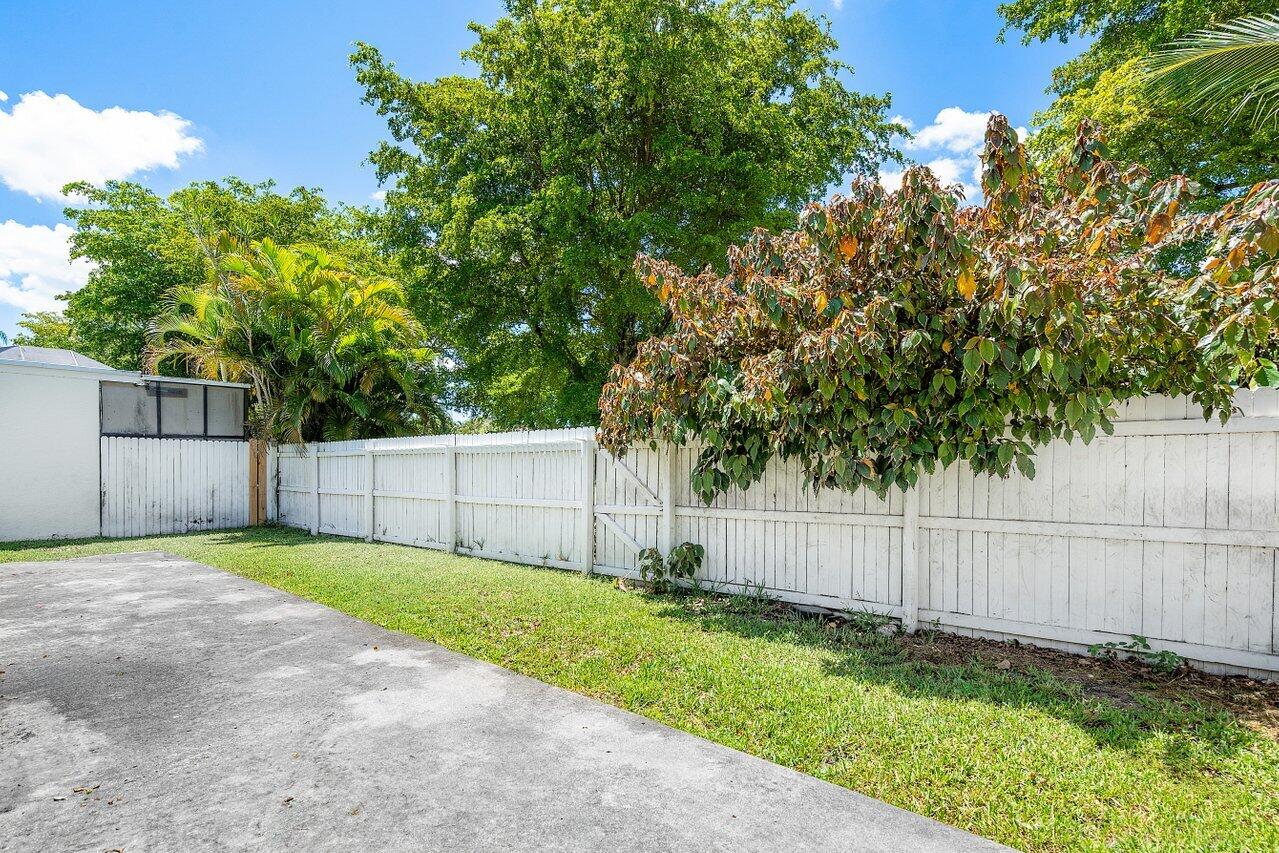 8359 Dynasty Drive Boca Raton, FL 33433 - Photo 19 of 33 019-8359DynastyDrive-BocaRaton-FL-33433-