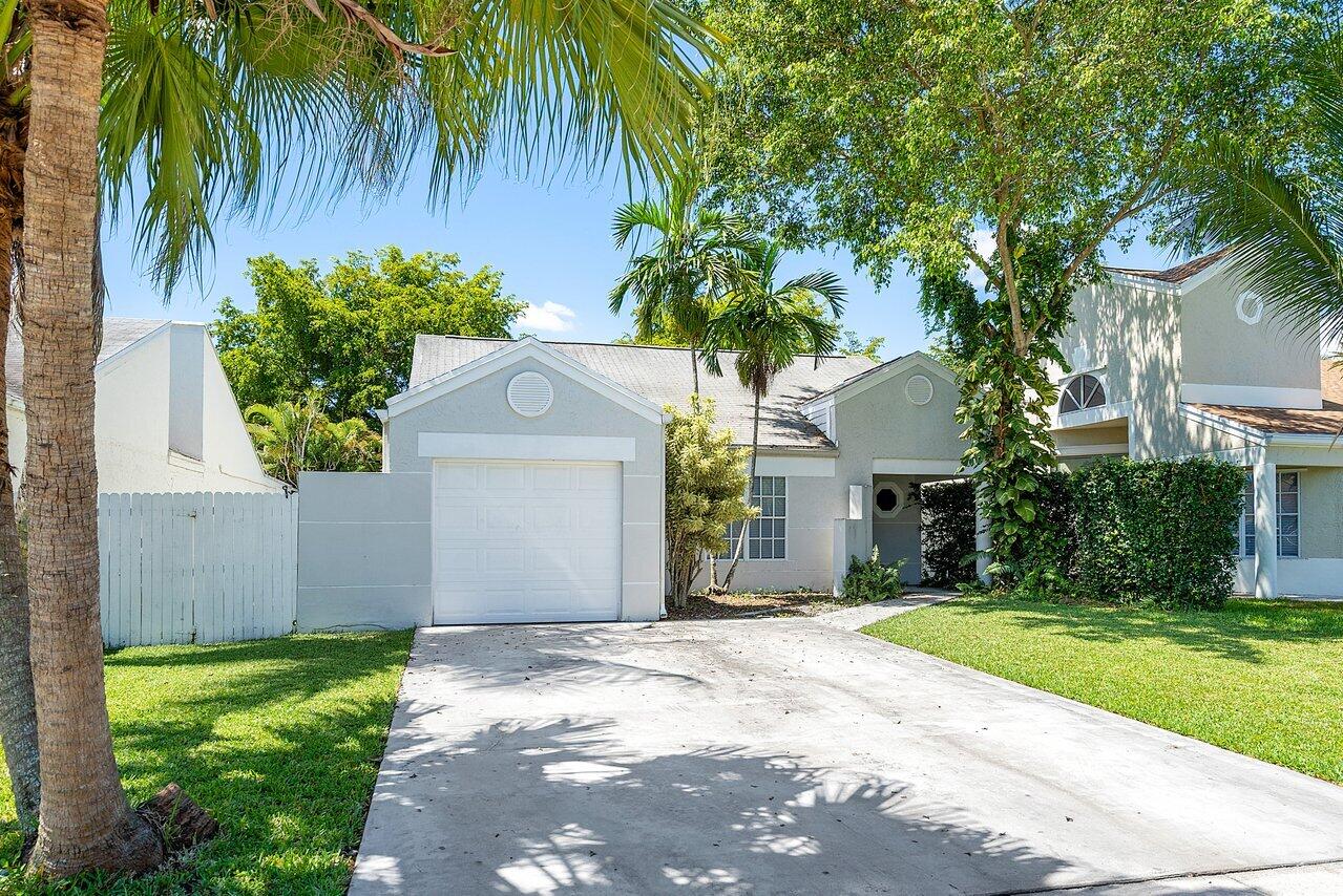 8359 Dynasty Drive Boca Raton, FL 33433 - Photo 2 of 33 002-8359DynastyDrive-BocaRaton-FL-33433-