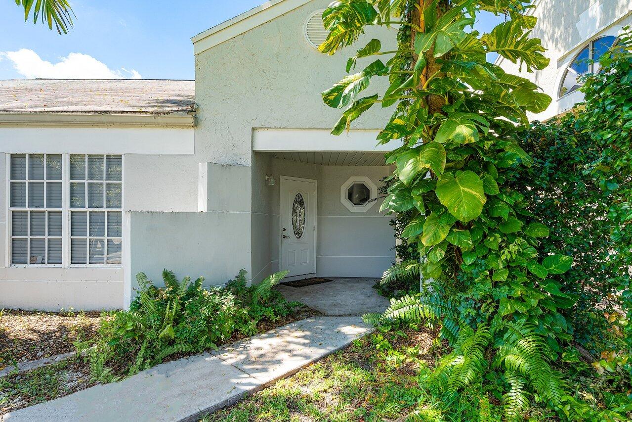 8359 Dynasty Drive Boca Raton, FL 33433 - Photo 4 of 33 004-8359DynastyDrive-BocaRaton-FL-33433-