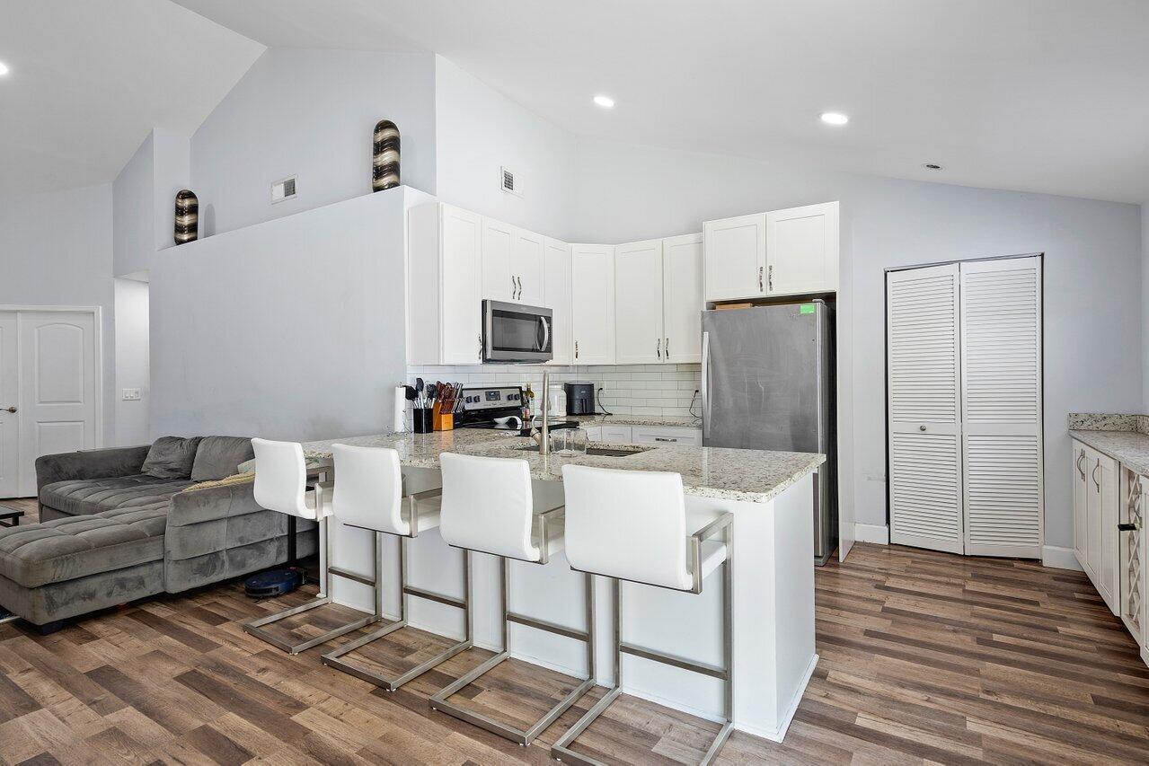 8359 Dynasty Drive Boca Raton, FL 33433 - Photo 9 of 33 009-8359DynastyDrive-BocaRaton-FL-33433-