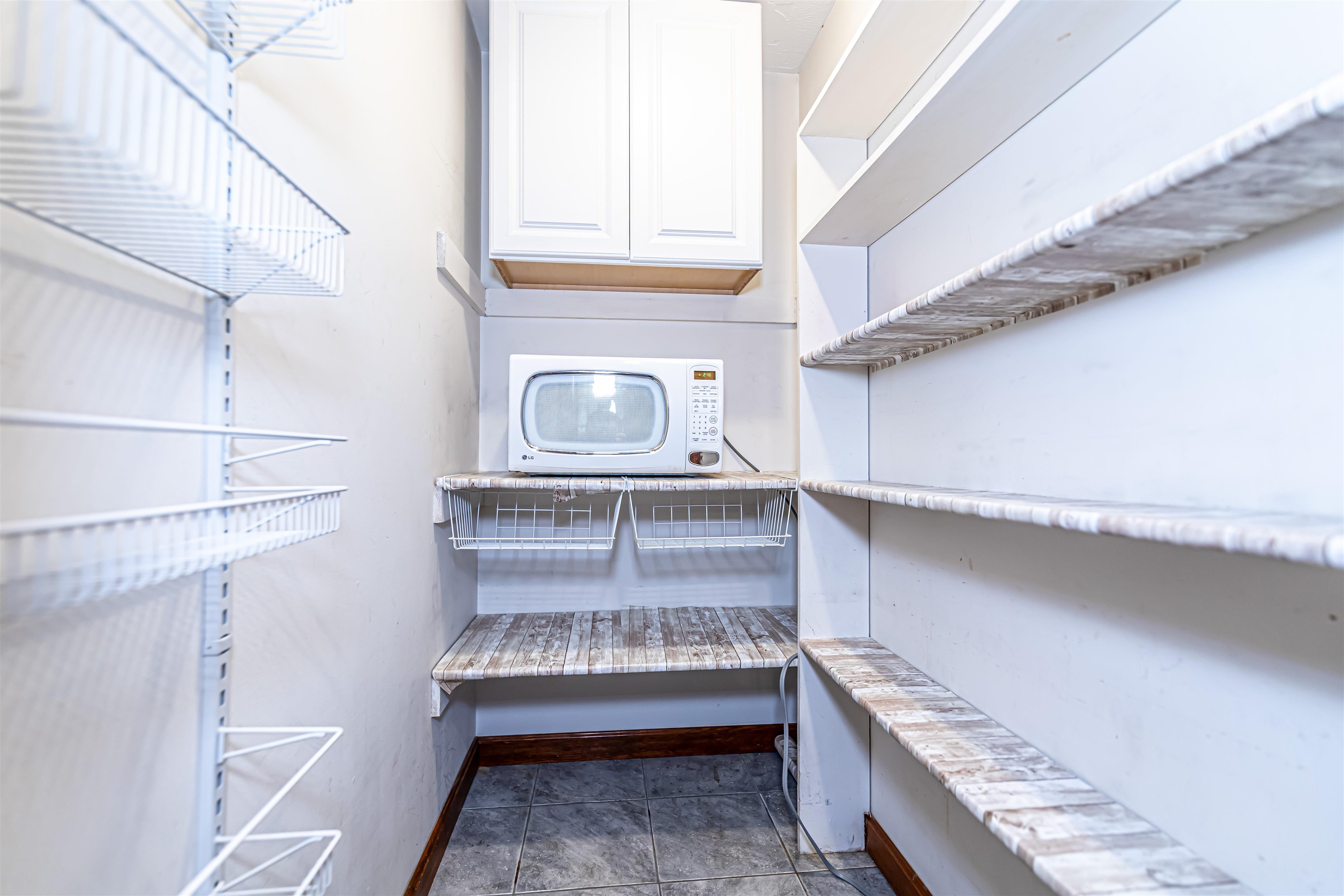 6 Abbey Road Bow, NH 03304 - Photo 13 of 47