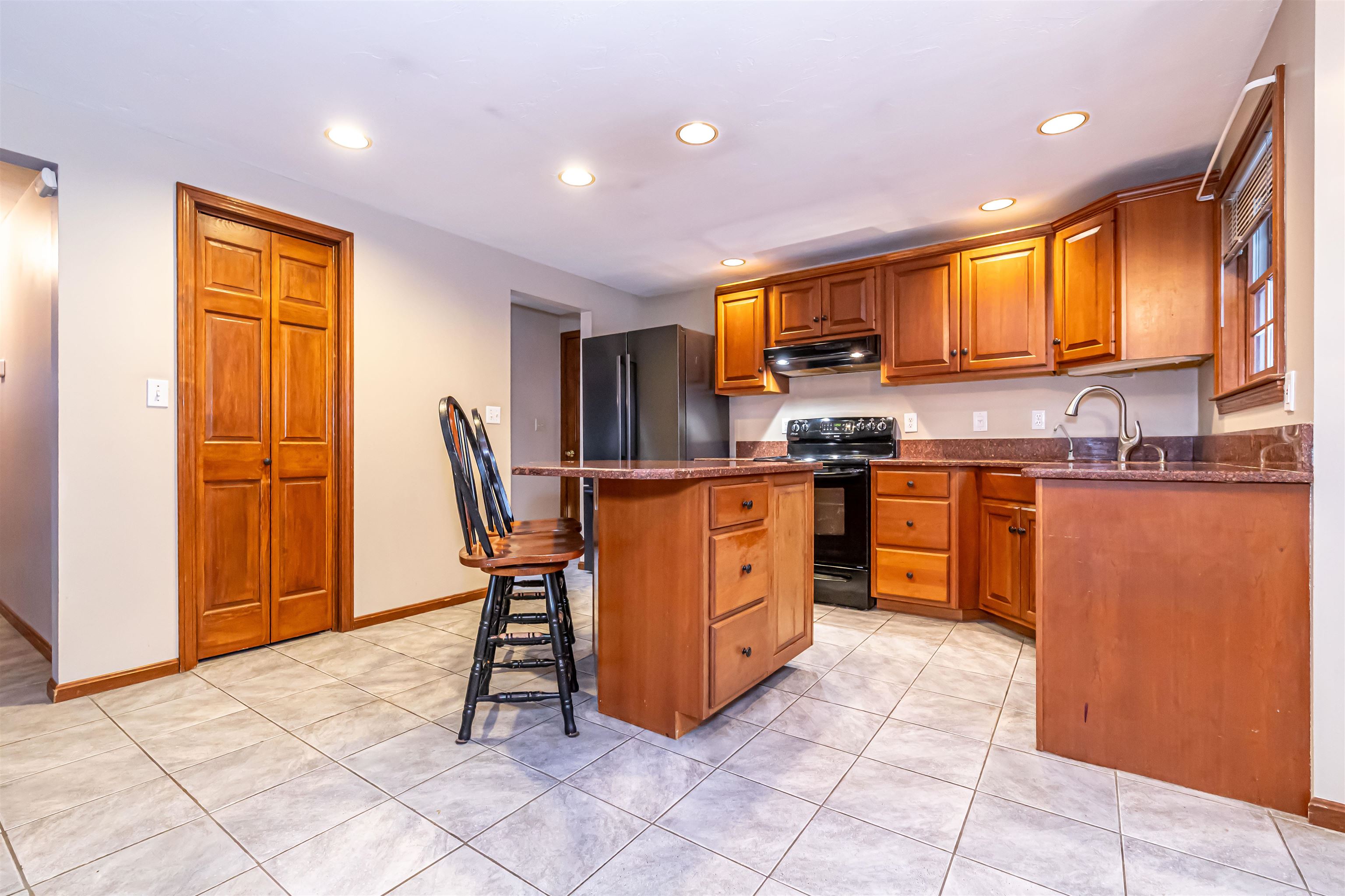 6 Abbey Road Bow, NH 03304 - Photo 9 of 47