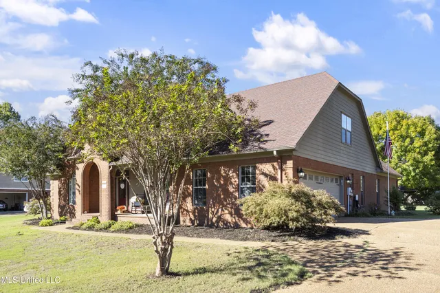 $484,900 | 2410 Cumberland Drive, Southaven, MS 38672