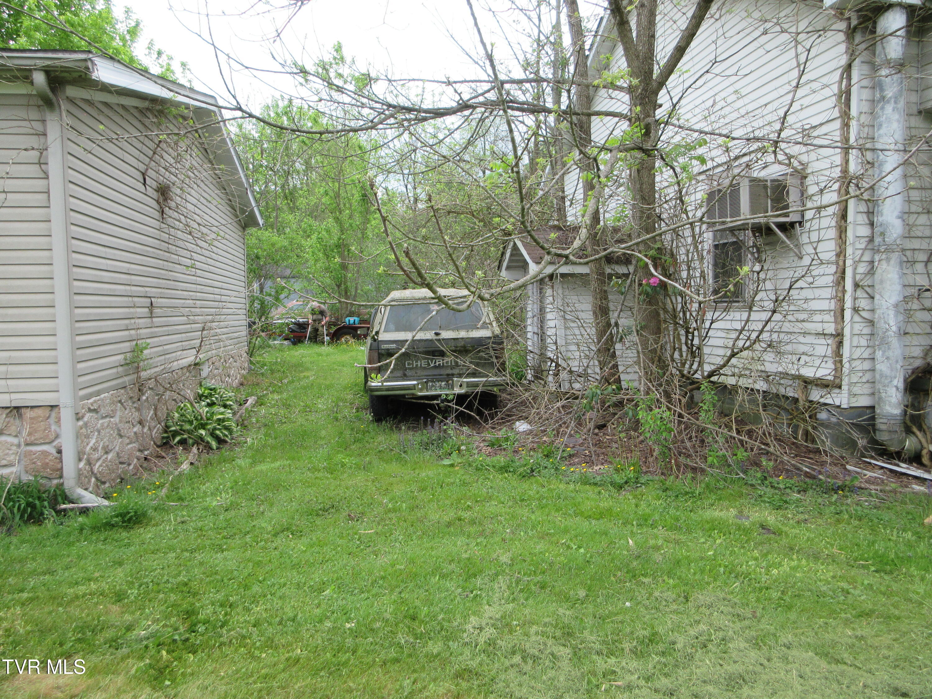 11616 Riverview Road Coeburn, VA 24230 - Photo 13 of 23 AREA BETWEEN OLD HOUSE AND DOUBLEWIDE