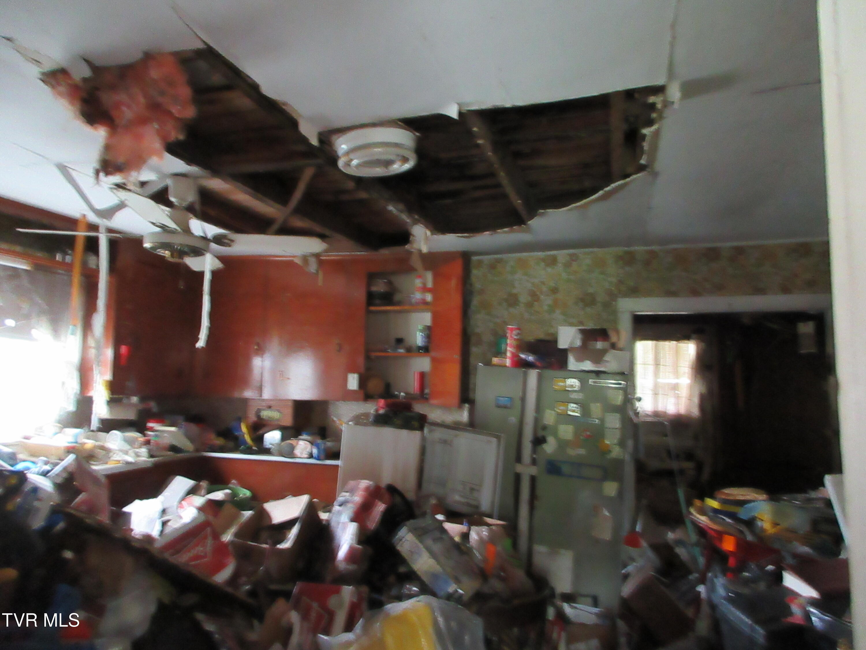 11616 Riverview Road Coeburn, VA 24230 - Photo 22 of 23 HOUSE KITCHEN CEILING