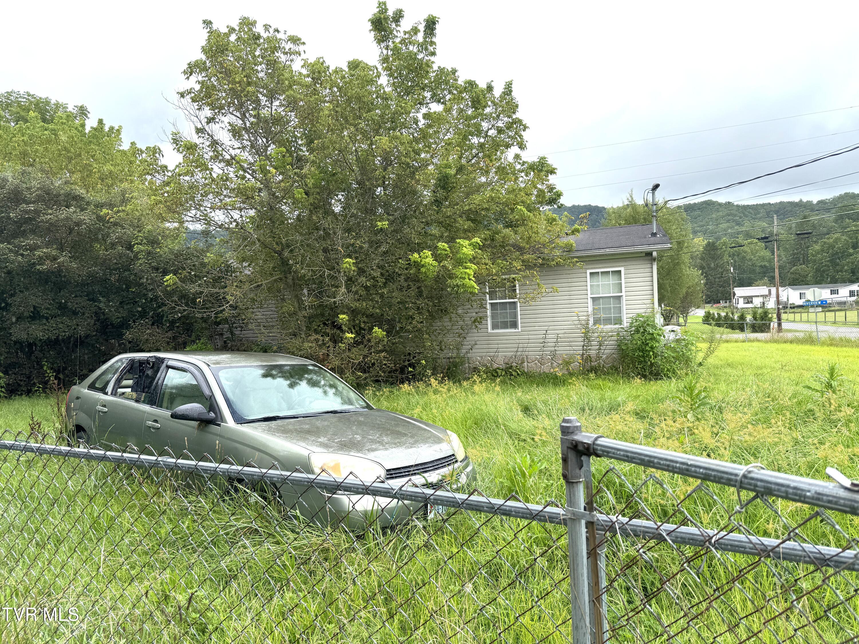 11616 Riverview Road Coeburn, VA 24230 - Photo 5 of 23 DOUBLEWIDE REAR FROM DRIVEWAY