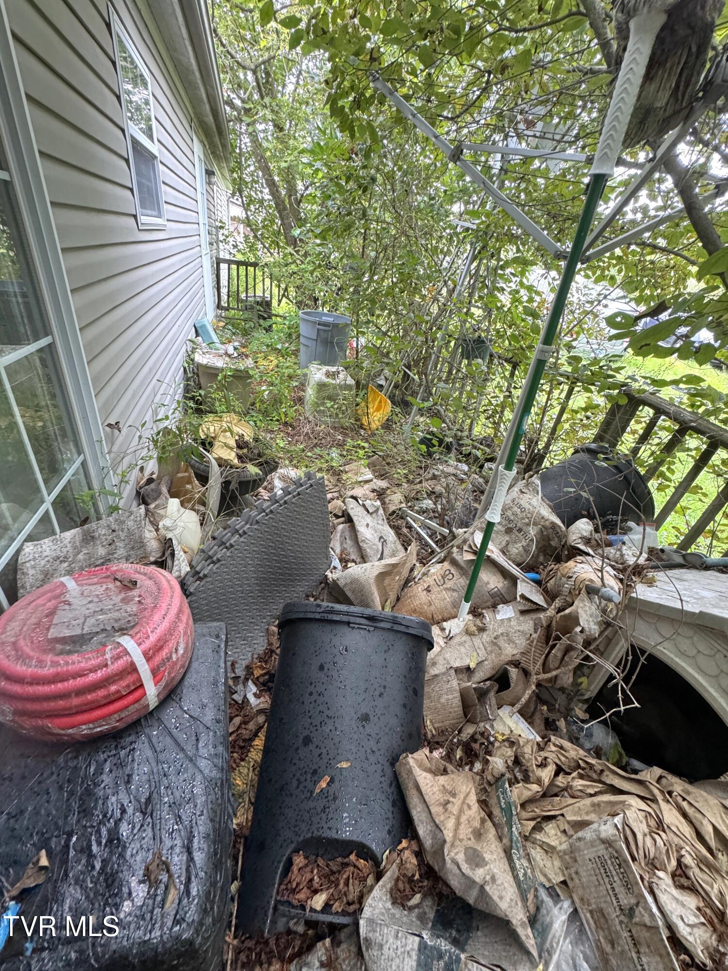 11616 Riverview Road Coeburn, VA 24230 - Photo 6 of 23 DOUBLEWIDE REAR DECK TOWARD DRIVEWAY