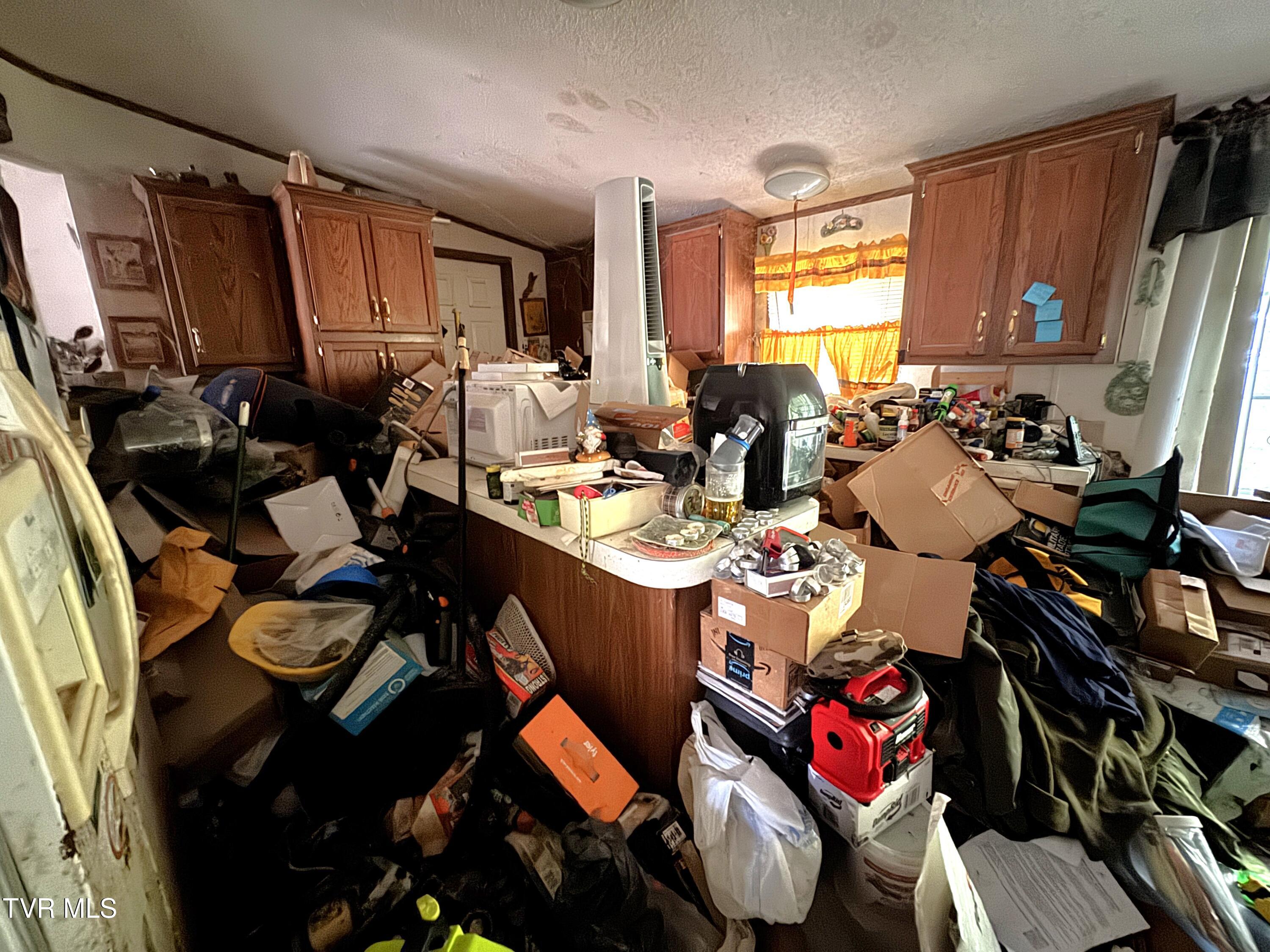 11616 Riverview Road Coeburn, VA 24230 - Photo 8 of 23 DOUBLEWIDE TOWARD KITCHEN