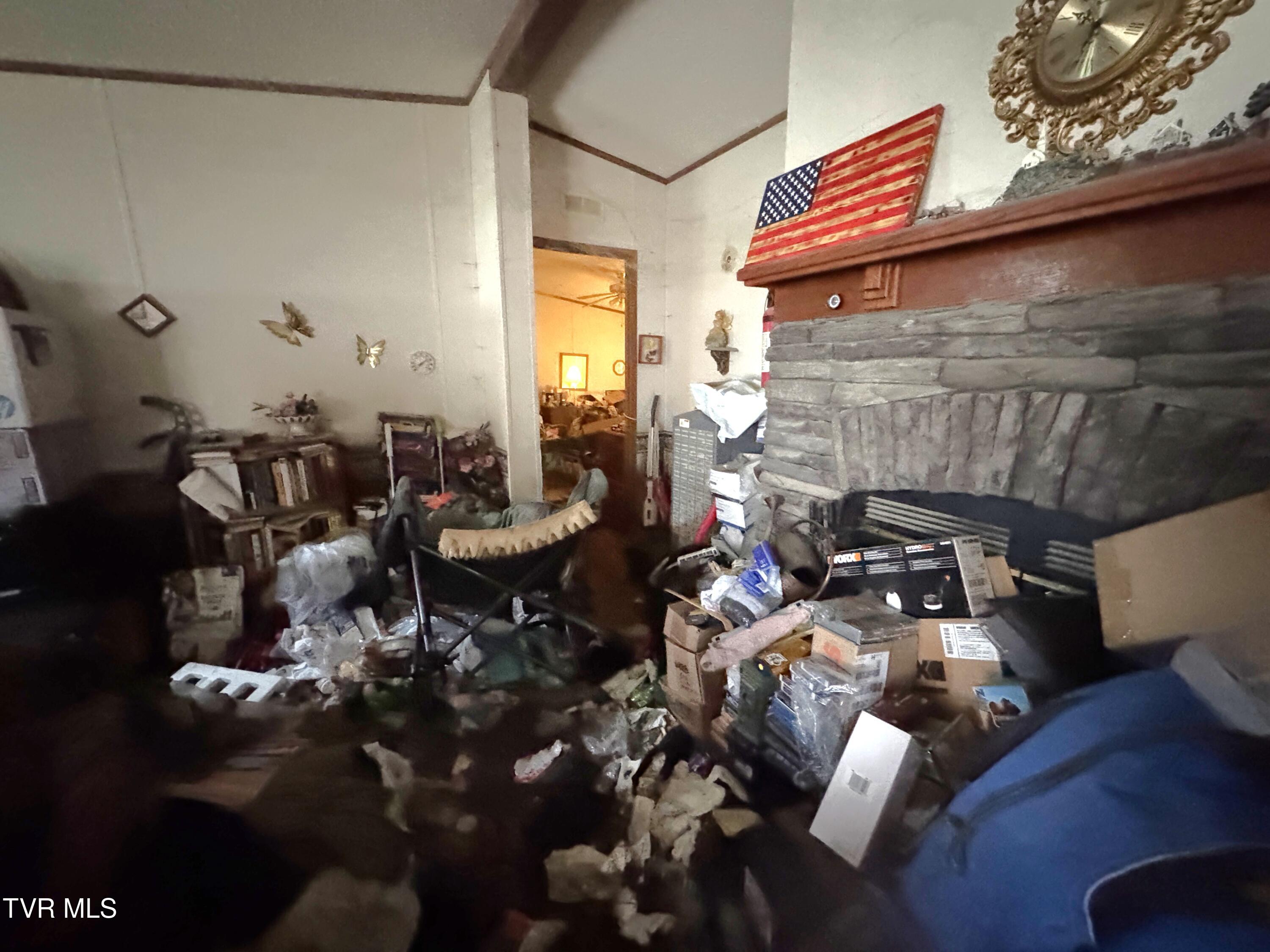 11616 Riverview Road Coeburn, VA 24230 - Photo 9 of 23 DOUBLEWIDE LIVING ROOM TOWARD MASTER SUI