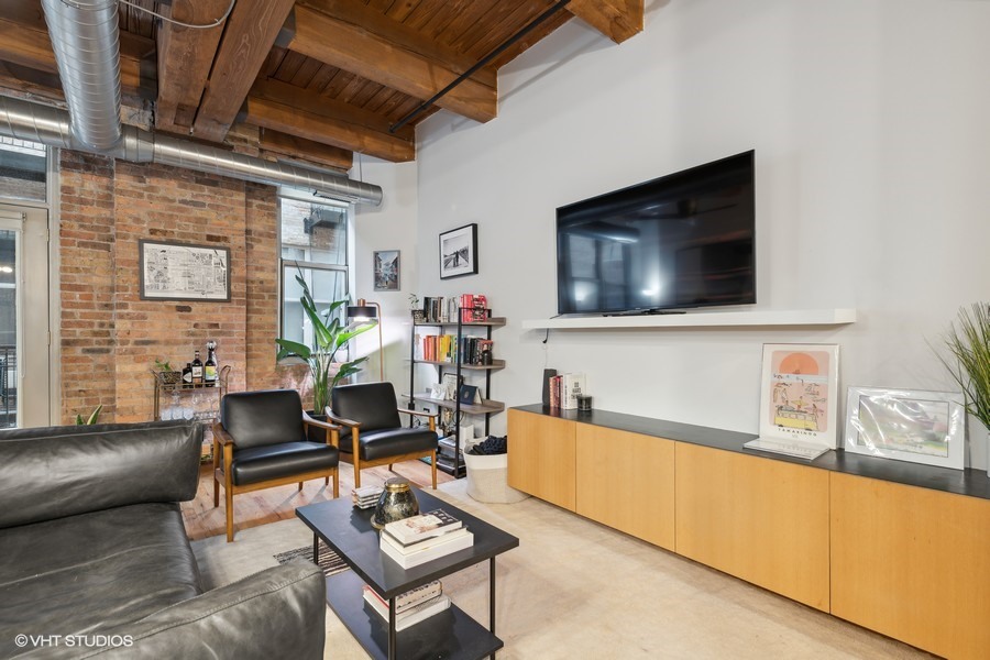 1500 West Monroe Street, Unit 518 Chicago, IL 60607 - Photo 3 of 14 a living room with furniture and a flat screen tv