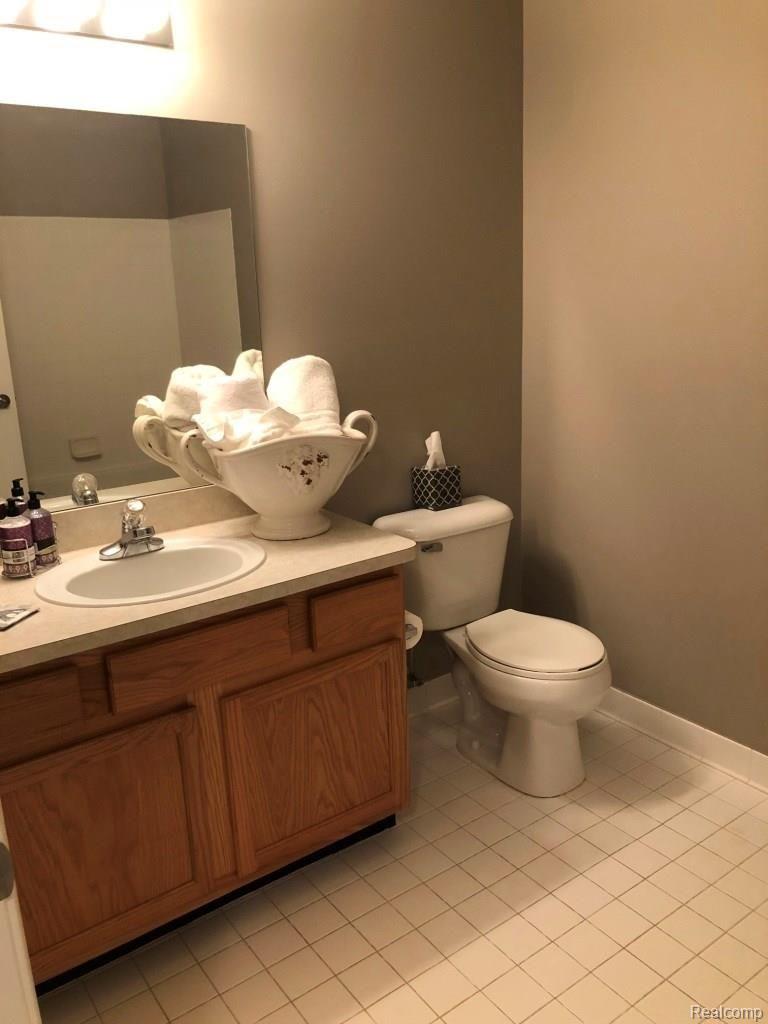 45835 Heather Ridge Drive Macomb, MI 48044 - Photo 17 of 20 mbath.JPG