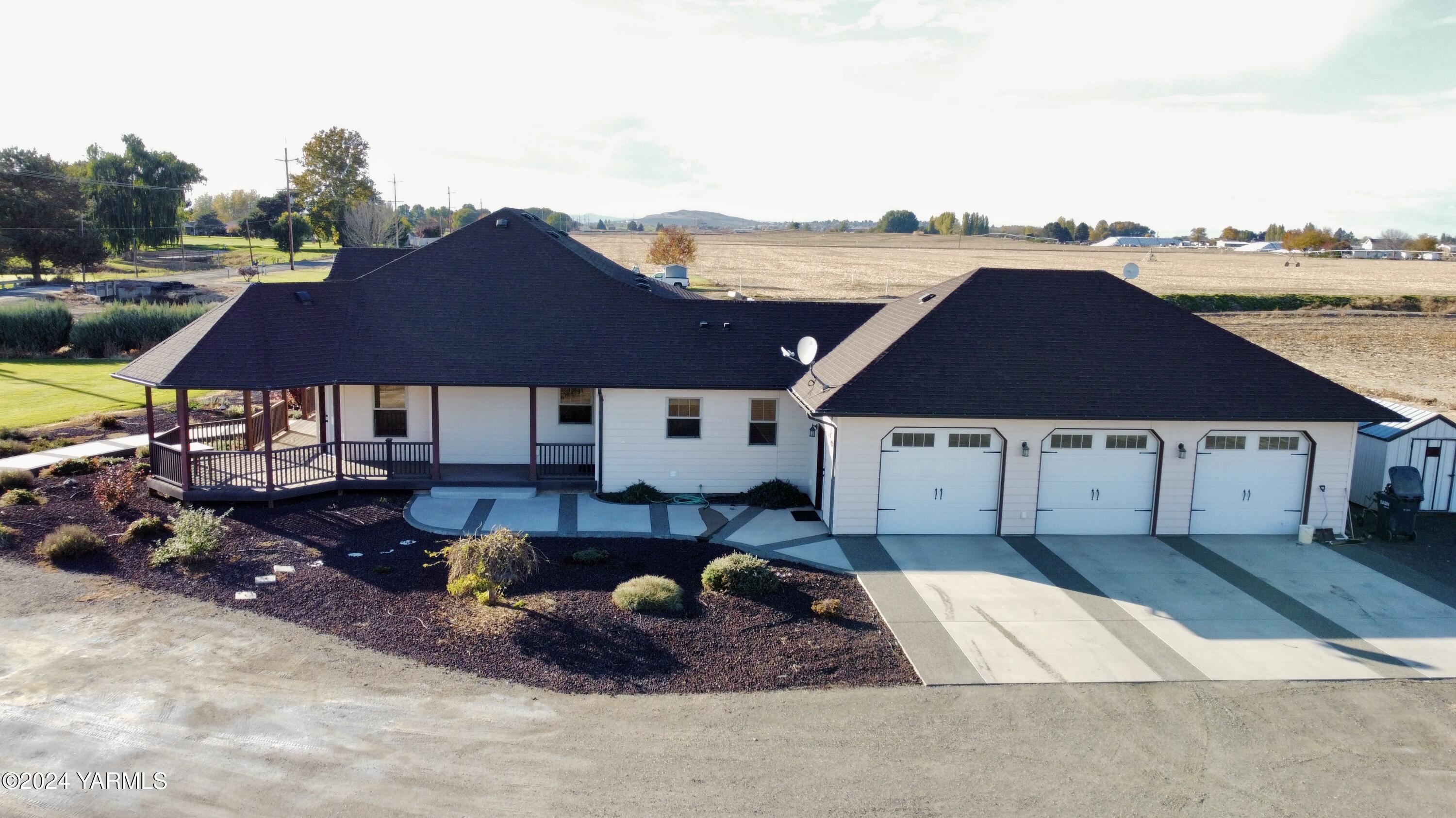 699 Alexander Road Sunnyside, WA 98944 - Photo 6 of 27 a view of a house with a yard and sitting area