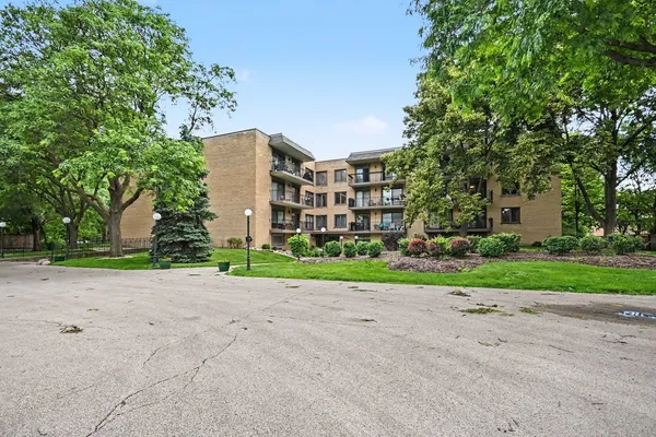 $349,900 | 6935 North Milwaukee Avenue, Unit 204, Niles, IL 60714