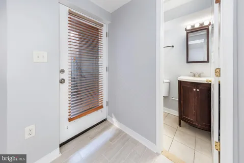 $1,800 | 117 R Street Northwest, Unit 2, Washington, DC 20001