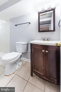 $1,800 | 117 R Street Northwest, Unit 2, Washington, DC 20001