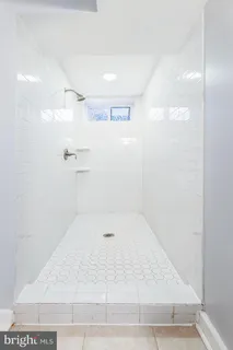 $1,800 | 117 R Street Northwest, Unit 2, Washington, DC 20001