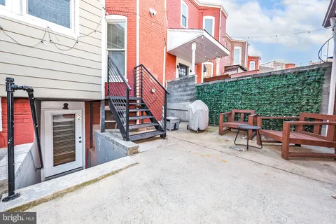 $1,800 | 117 R Street Northwest, Unit 2, Washington, DC 20001