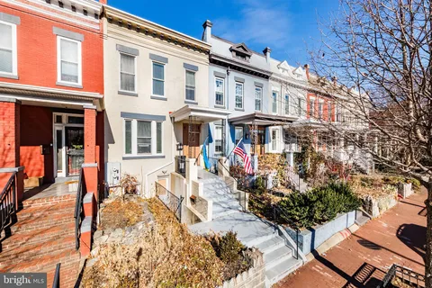 $1,800 | 117 R Street Northwest, Unit 2, Washington, DC 20001