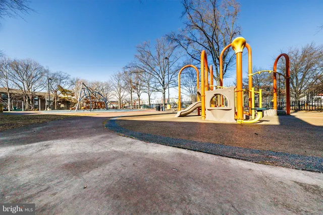 a view of a yard with basketball court
