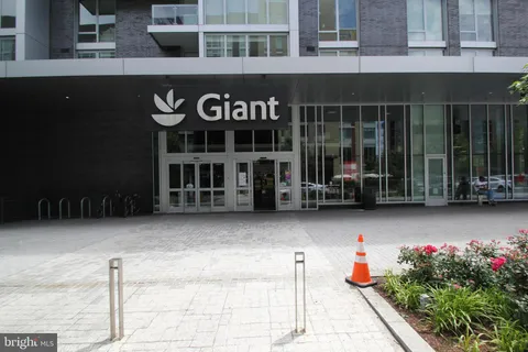 $1,800 | 117 R Street Northwest, Unit 2, Washington, DC 20001