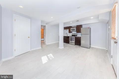 $1,800 | 117 R Street Northwest, Unit 2, Washington, DC 20001