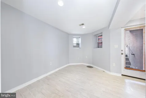 $1,800 | 117 R Street Northwest, Unit 2, Washington, DC 20001