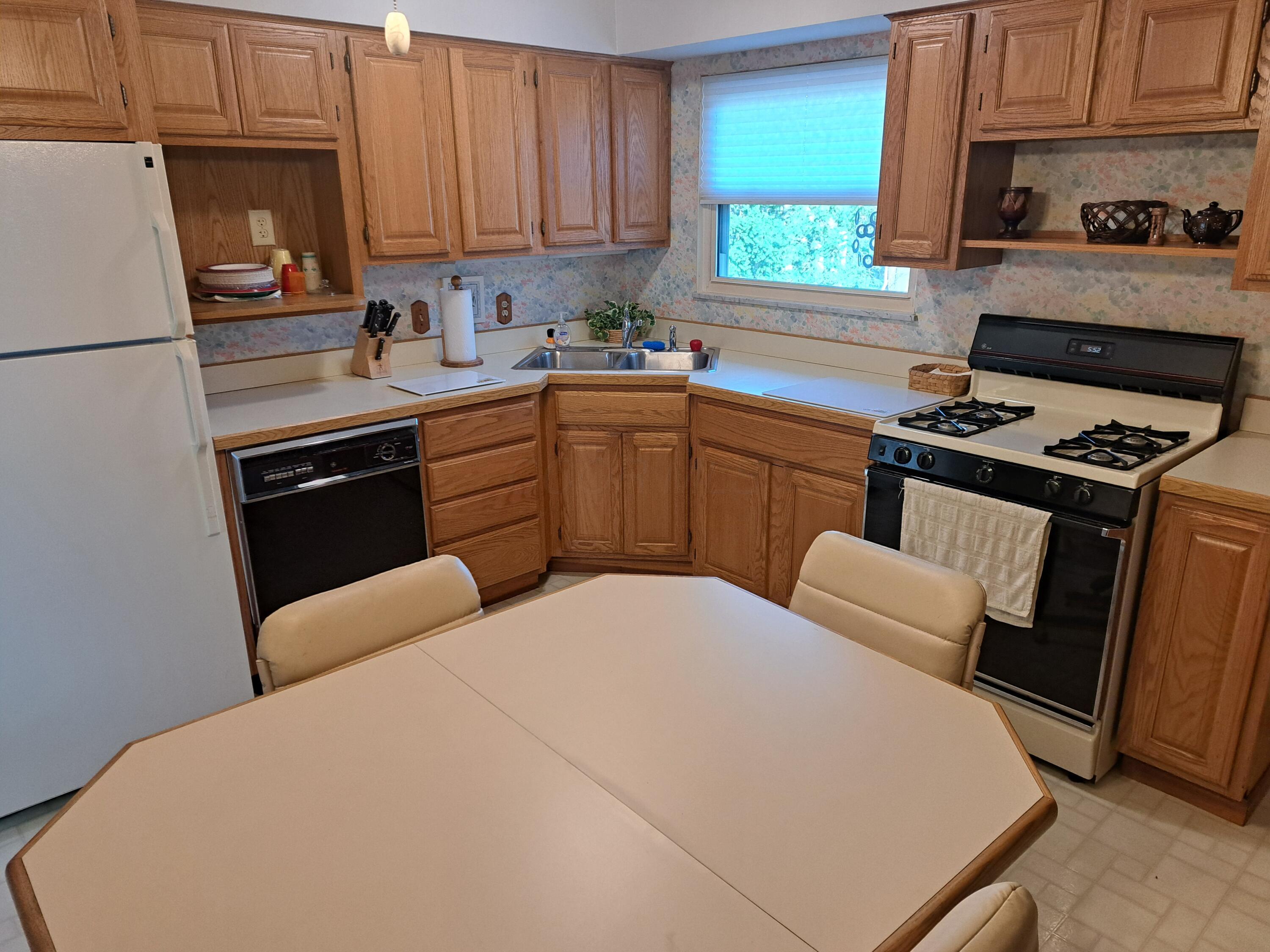6406 Faircrest Road Columbus, OH 43229 - Photo 3 of 9 3a kitchen