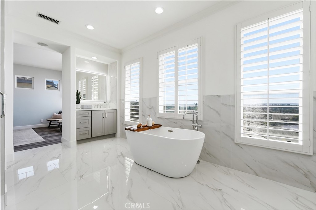 33 Wyndham Street Ladera Ranch, CA 92694 - Photo 24 of 50 Primary Bathroom