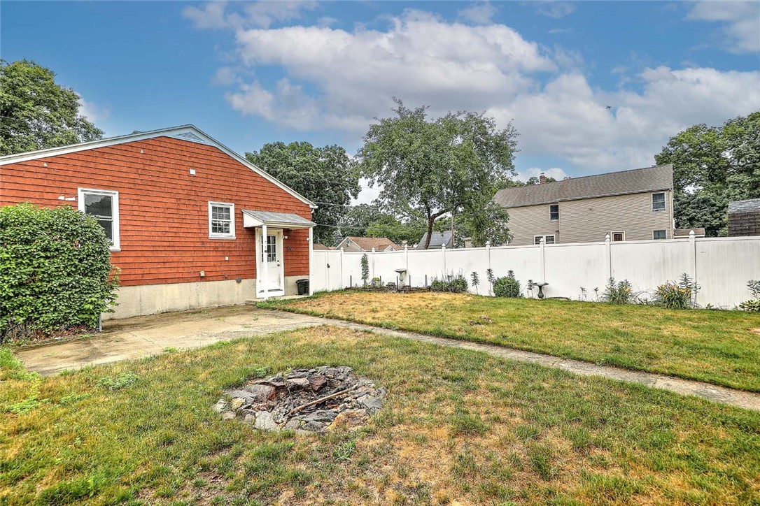 264 Phillips Street Woonsocket, RI 02895 - Photo 28 of 34