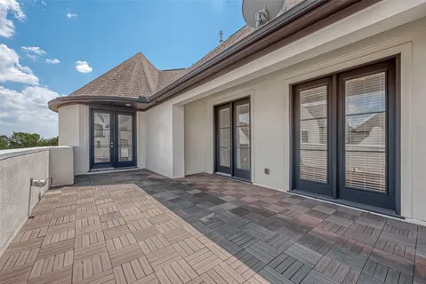 a view of an entrance of the house