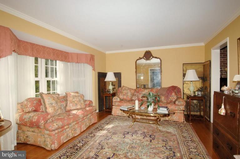 39440 Rodeffer Road Lovettsville, VA 20180 - Photo 8 of 28 Living Room