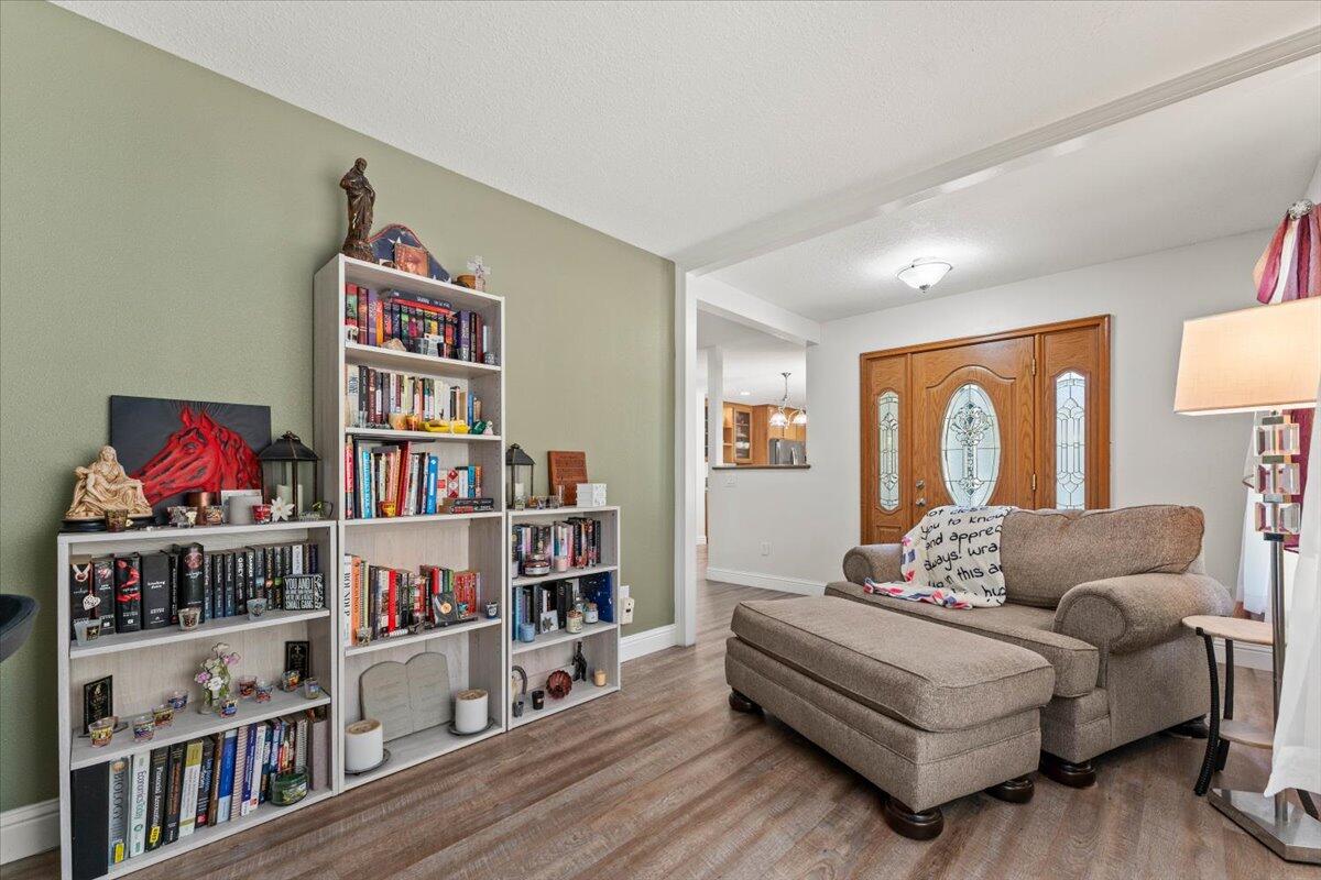 16123 Plateau Circle Redding, CA 96001 - Photo 11 of 50 16123 Plateau Circle