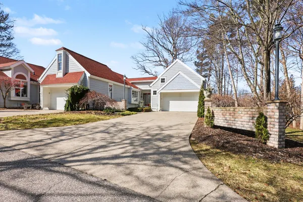 $799,900 | 16840 Landing Drive, Spring Lake, MI 49456
