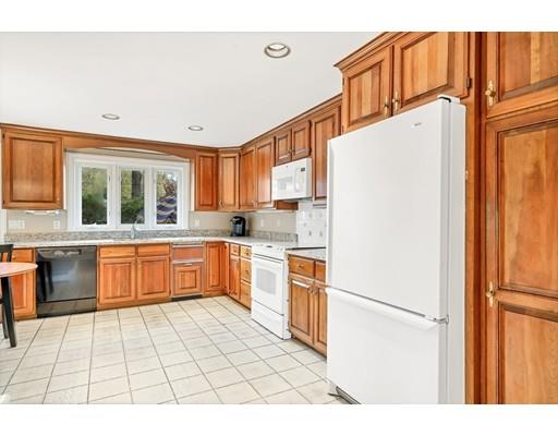 31 Magnolia Road Melrose, MA 02176 - Photo 8 of 30 Gallery Image 8