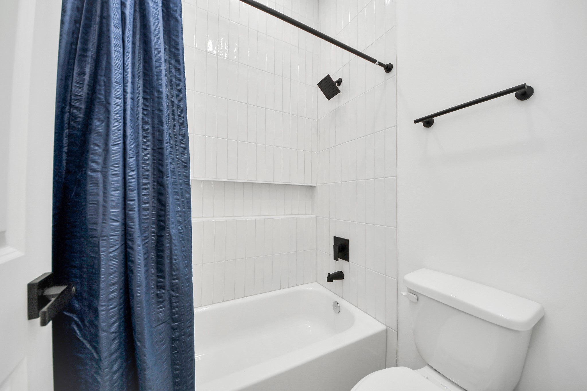 3909 Maggie Street Houston, TX 77051 - Photo 23 of 49 a bathroom with a bathtub and a shower