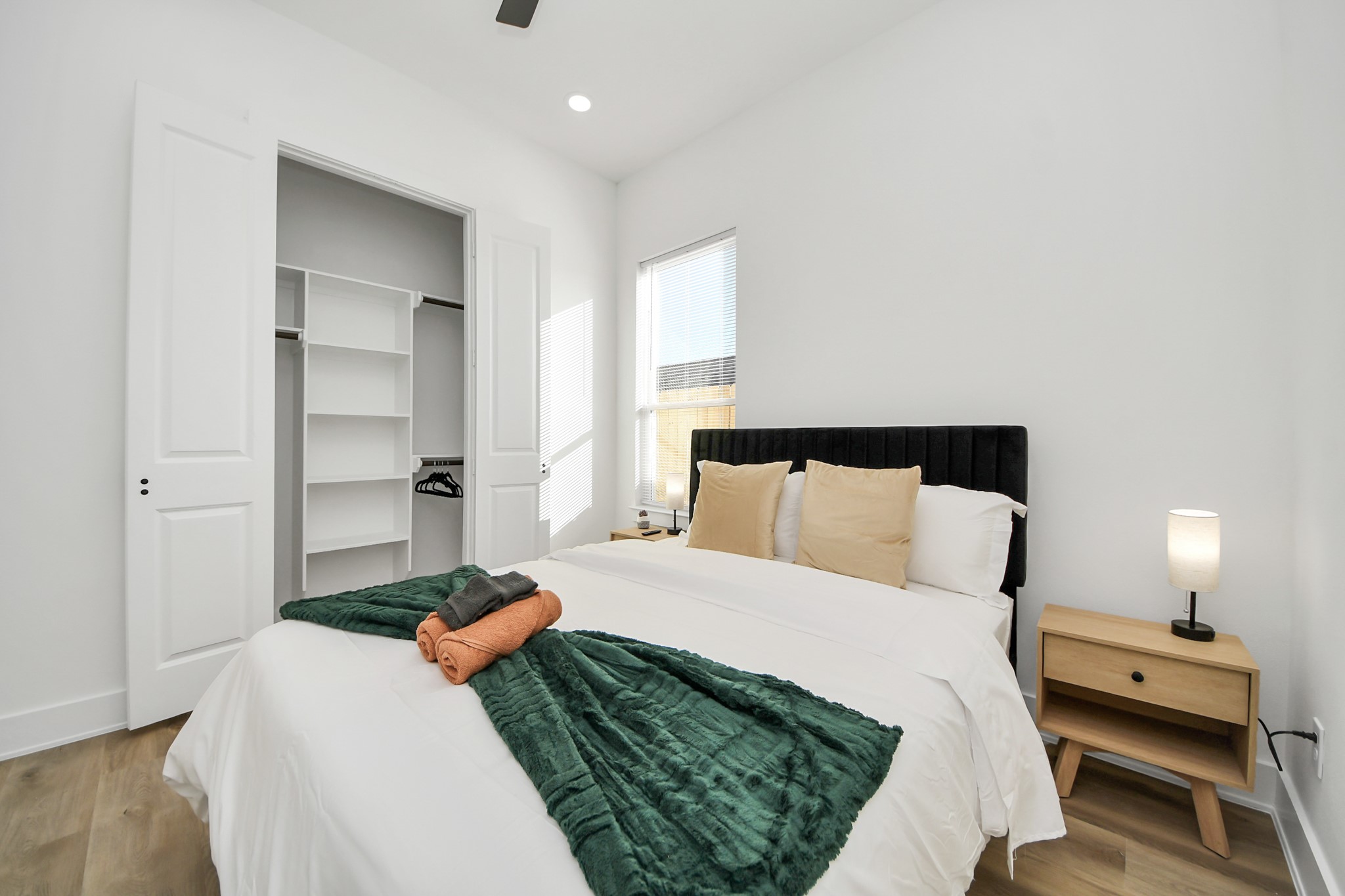 3909 Maggie Street Houston, TX 77051 - Photo 27 of 49 a bedroom with a bed and a lamp